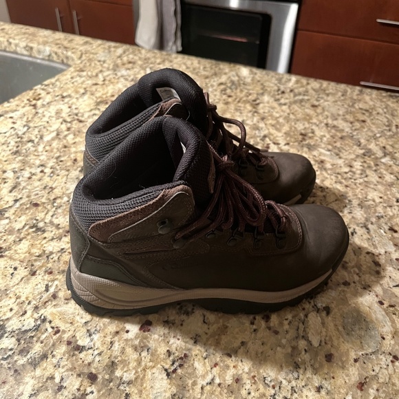 Columbia Hiking Boots - Picture 1 of 6